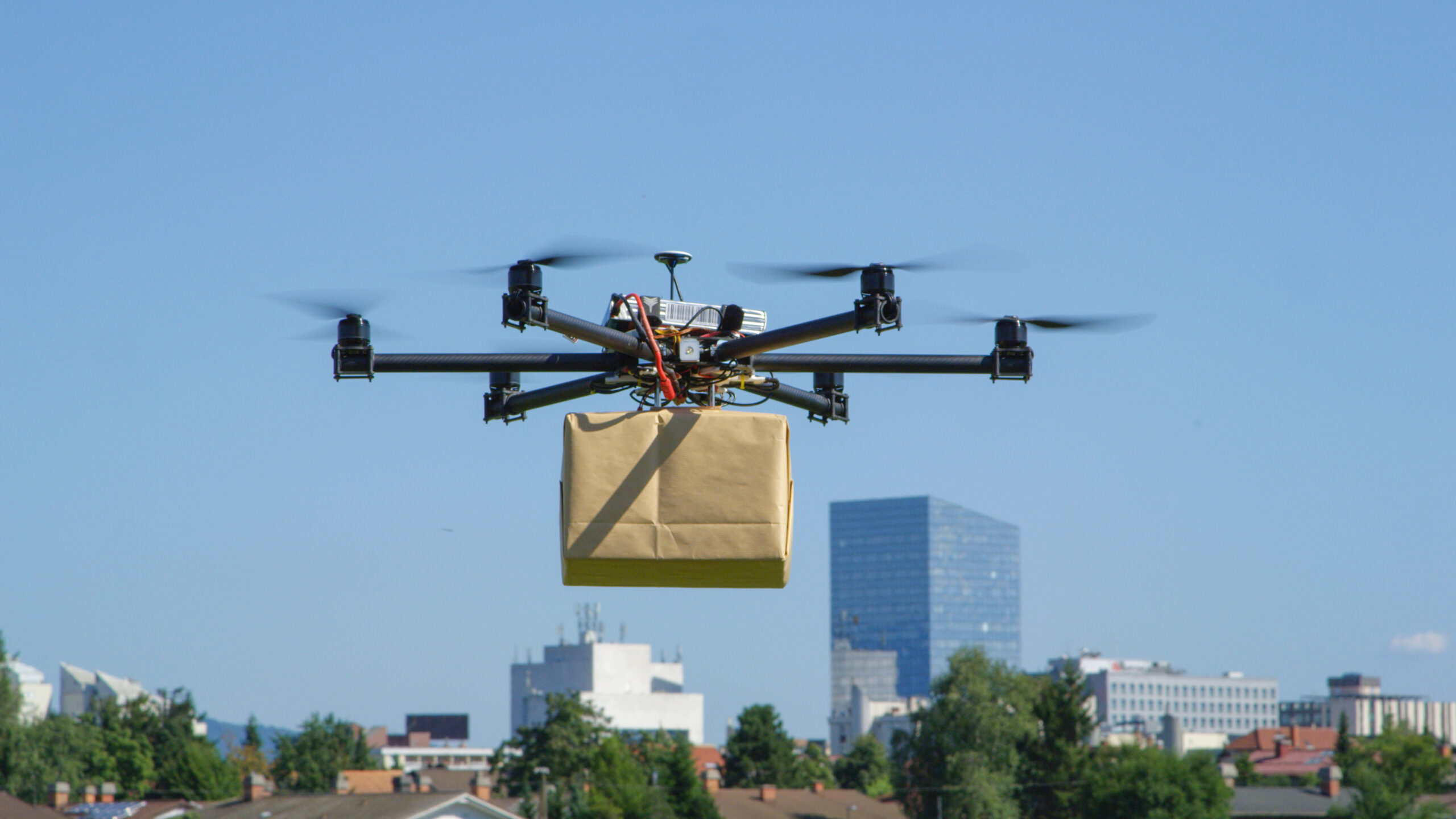 Walmart inicia un programa piloto de reparto con drones para logística
