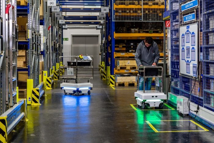 Robots de almacén: revolucionan los empleos de la industria