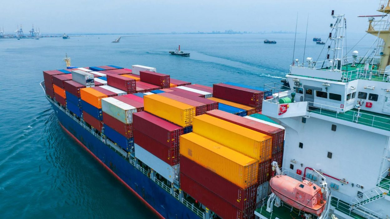 transporte marítimo de contenedores