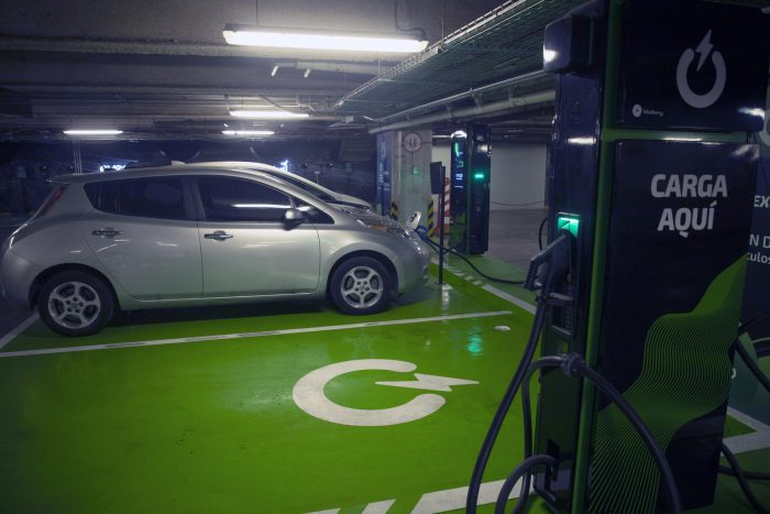 Empresa dominicana colocará 15 mil estaciones para autos eléctricos en México
