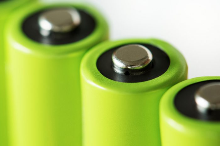 Tesla reduce planes de ensambles de baterías en Alemania