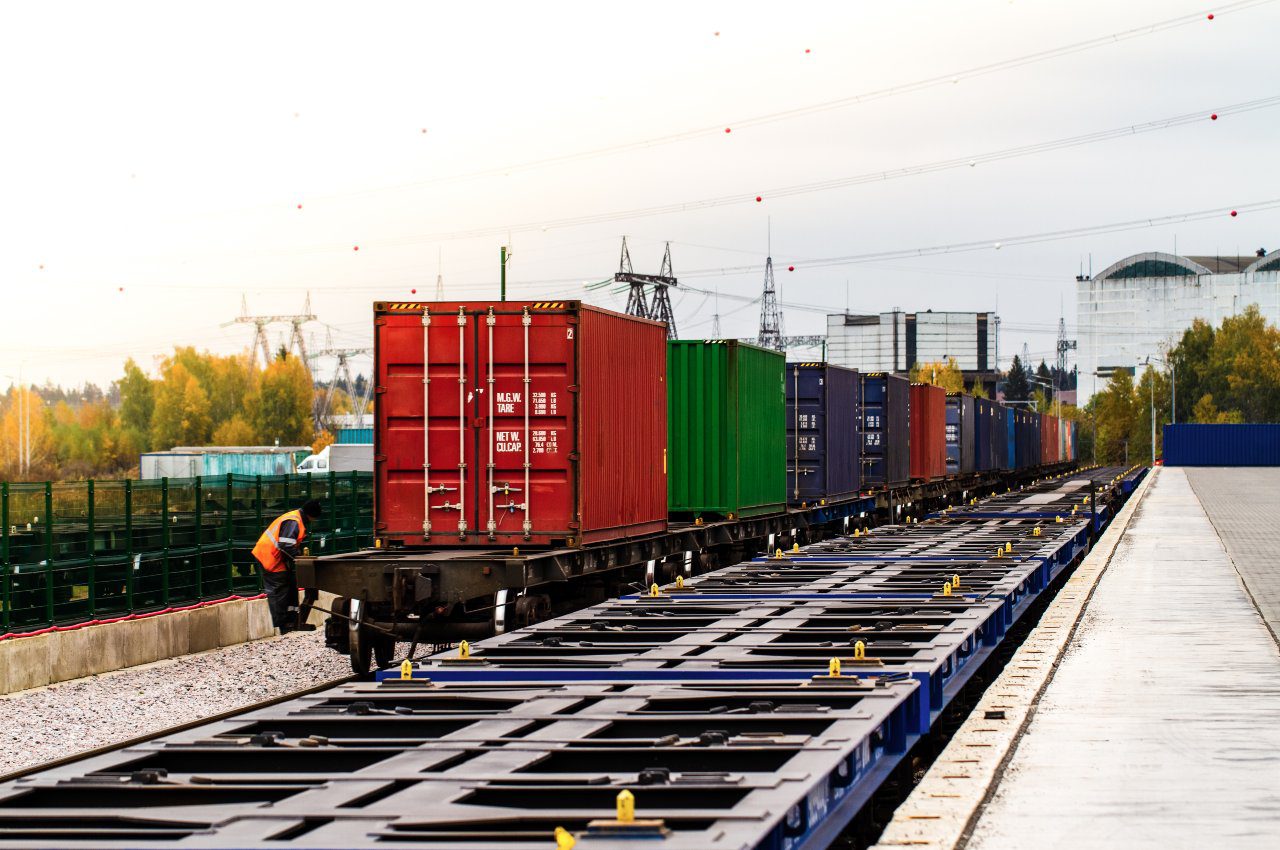 Arranca el primer servicio directo de trenes de carga China-Europa