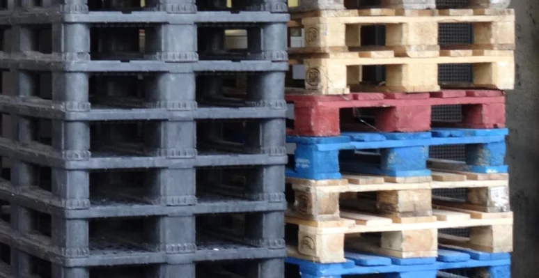 pallets-plastico-carga-maritima