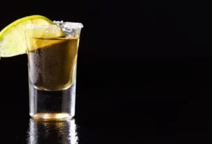 tequila-caballito-mexico-bebida