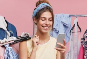 Generación Z utiliza las redes sociales para comprar artículos de moda mexicana.